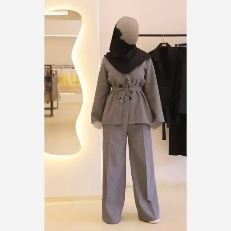 کت شلوار زنانه دیپلمات پرشیا مدل خوشه رنگ بندی مشکی سرمه ای طوسی سایز 1 و 2 - تصویر 2